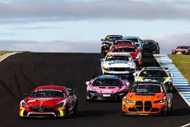 Mercedes-AMG GT4 leading a pack of GT4 race cars through a corner